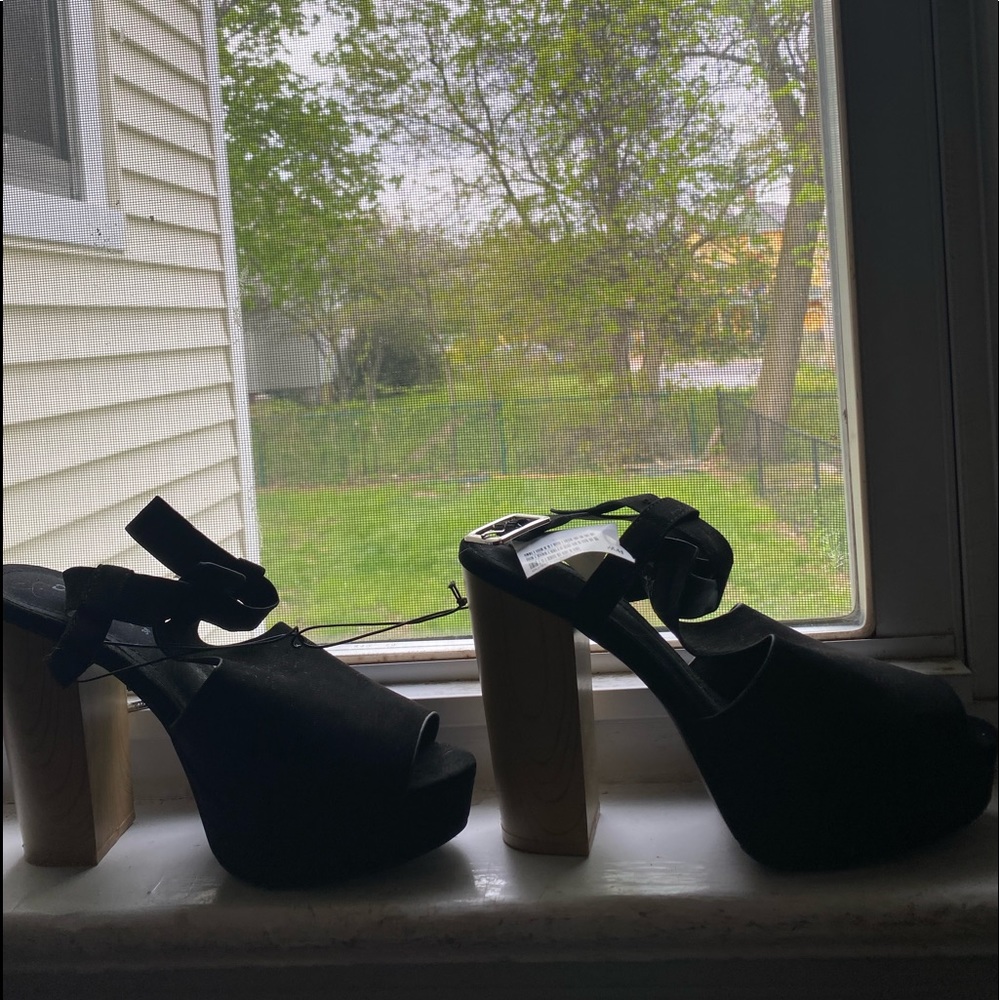 Black h&m heels size 7, never worn with tag